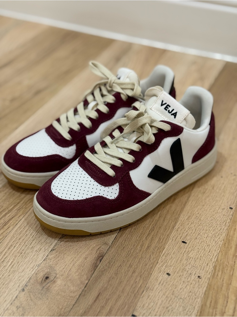 Veja V-10 Sneakers - Picture 4 of 7